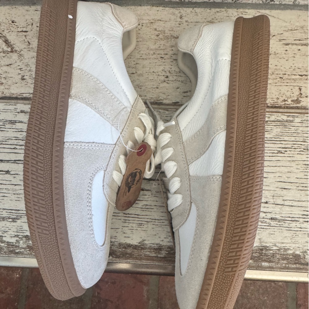 2 tone leather Sneakers- super cute comfy and chic😎zoom in for all the details! - Picture 2 of 11